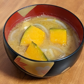 ゴロゴロかぼちゃとたまねぎのお味噌汁